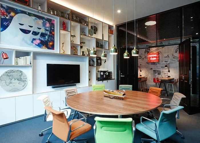 citizenM Los Angeles Downtown