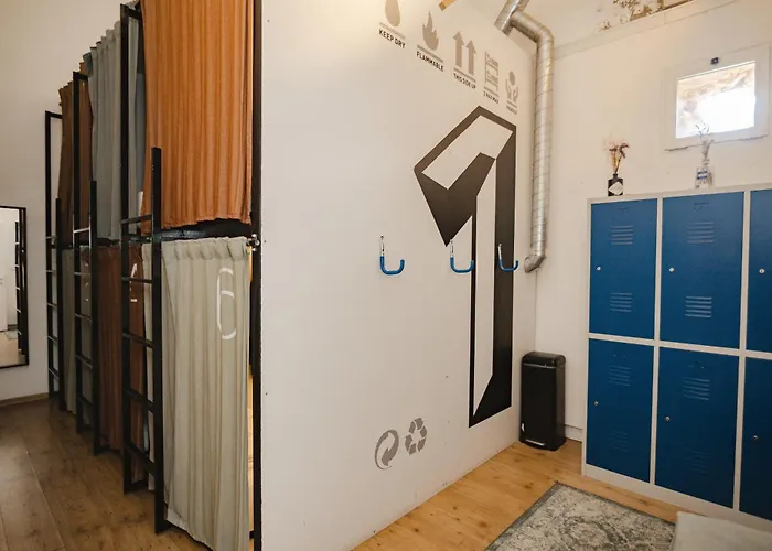 Lx Hostel