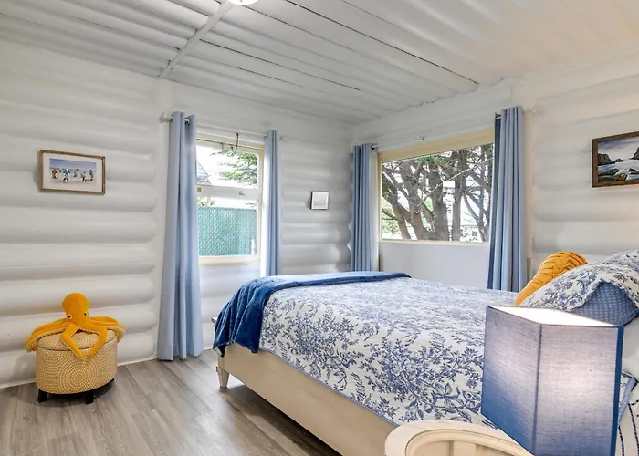 Unique Dog-Friendly Log Cabin: Short Walk To Ocean