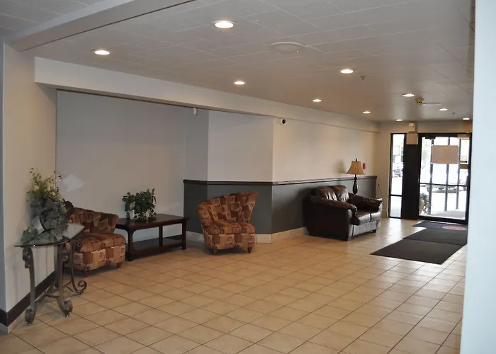 Seaport Inn & Suites