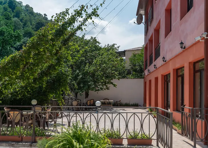 Ariana Family Hotel