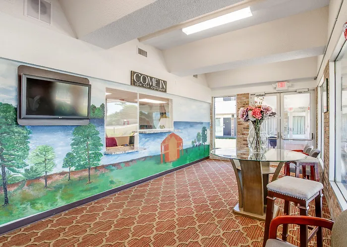 Oyo Hotel Mona Lake Muskegon