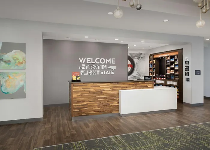 Hampton Inn & Suites Charlotte Airport Lake Pointe