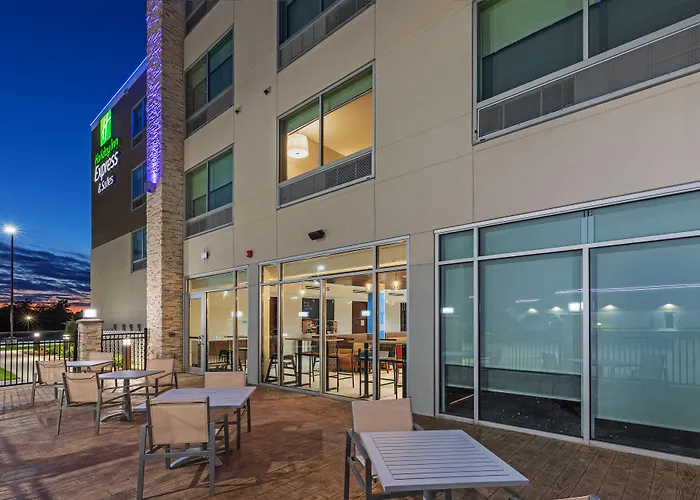 Holiday Inn Express & Suites Parsons By Ihg