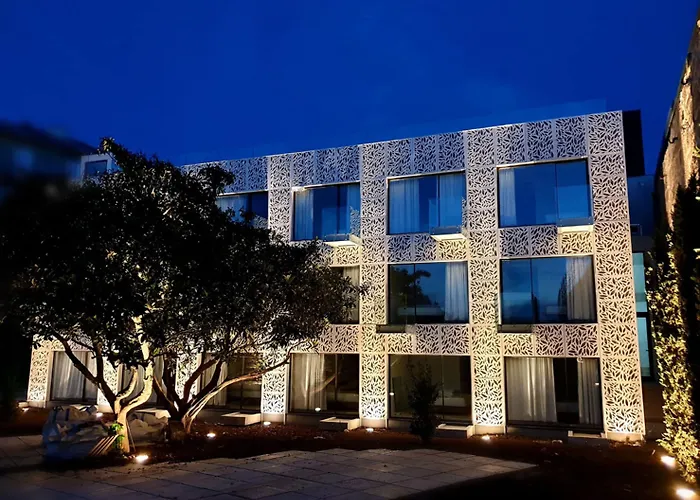 Caleway Hotel