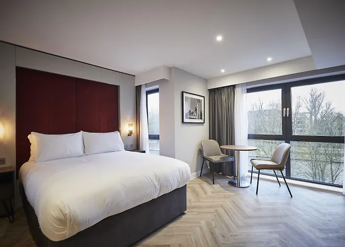 Roomzzz York City
