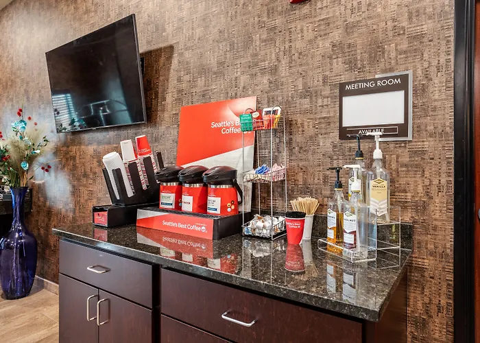 Cobblestone Hotel & Suites - Little Chute