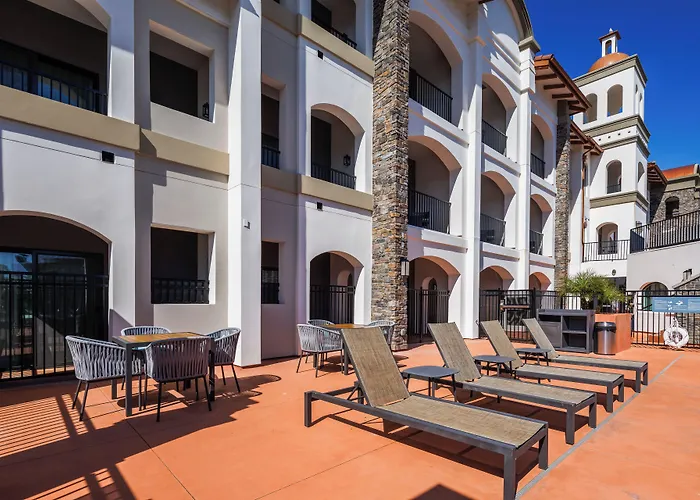 La Quinta Inn & Suites By Wyndham Santa Cruz