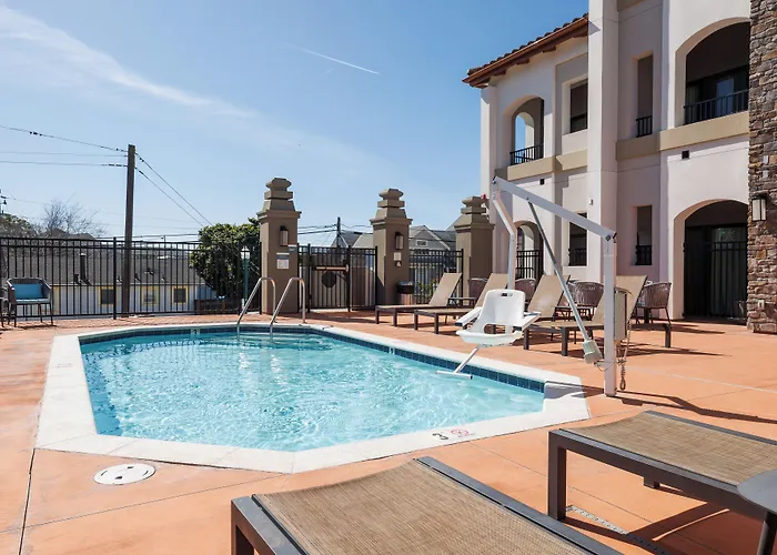 La Quinta Inn & Suites By Wyndham Santa Cruz