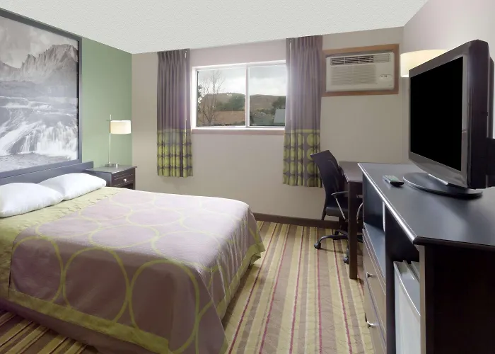 Super 8 By Wyndham Green River