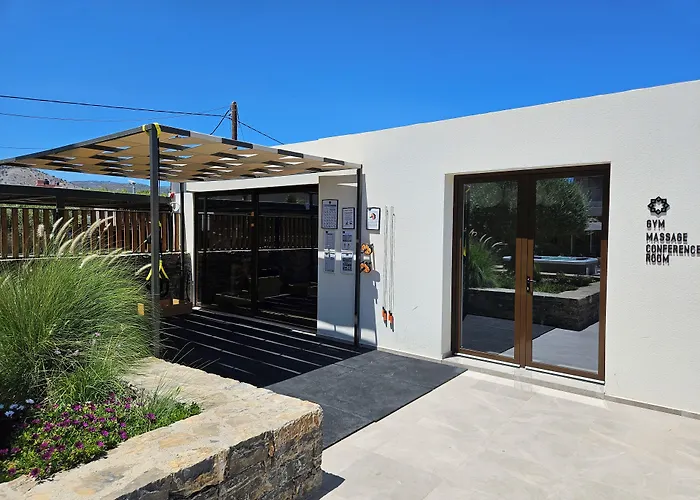 Petousis Hotel & Suites
