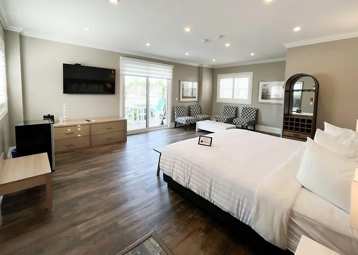Colonial Hotel & Suites