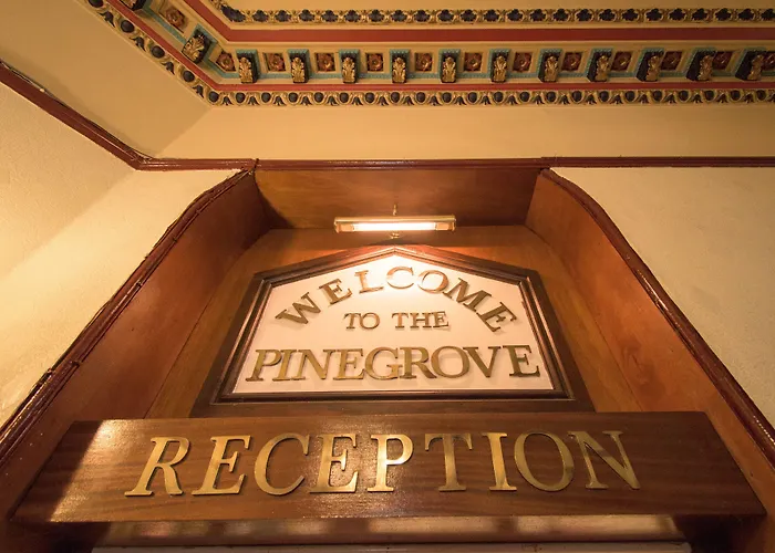Pinegrove Hotel