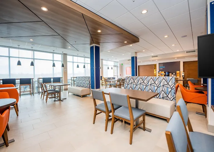 Holiday Inn Express & Suites Charlottesville By Ihg