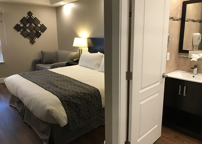 Chateau Louis Hotel & Conference Centre