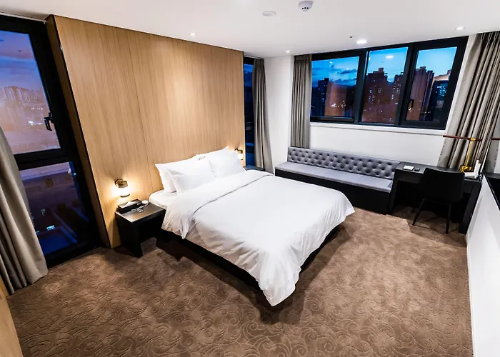 Ashton Hotel