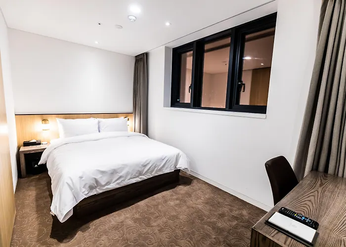 Ashton Hotel
