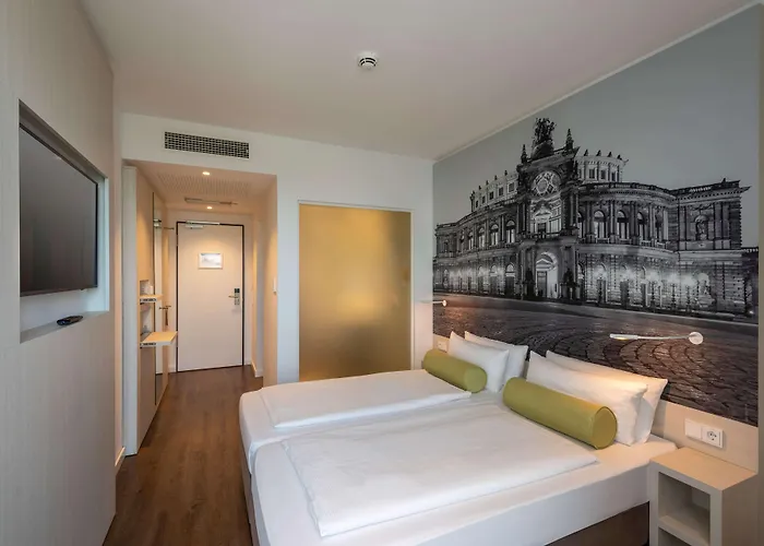 Super 8 By Wyndham Dresden