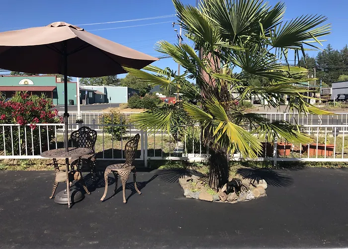 Western Village Inn-Newly Renovated