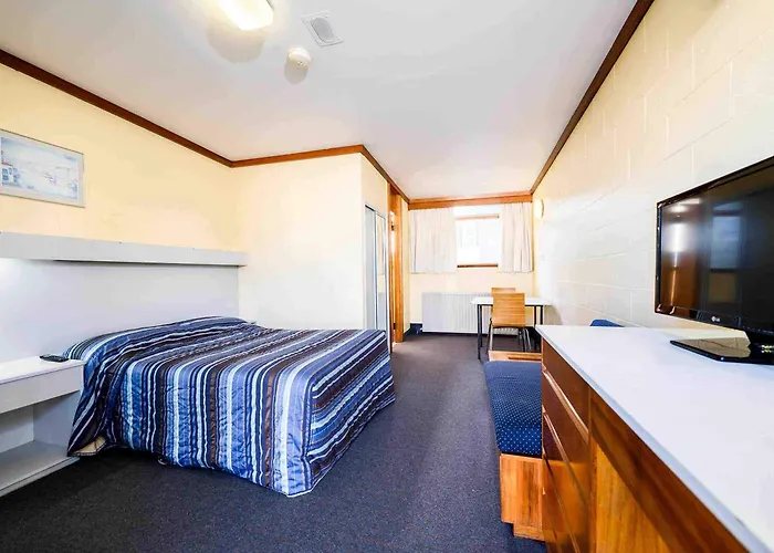 Top Of The Town Hotel Motel