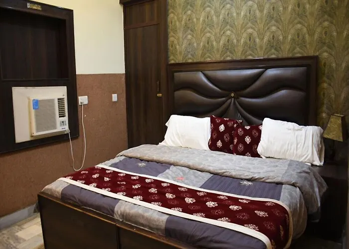 Lucky Restaurant&Guest House