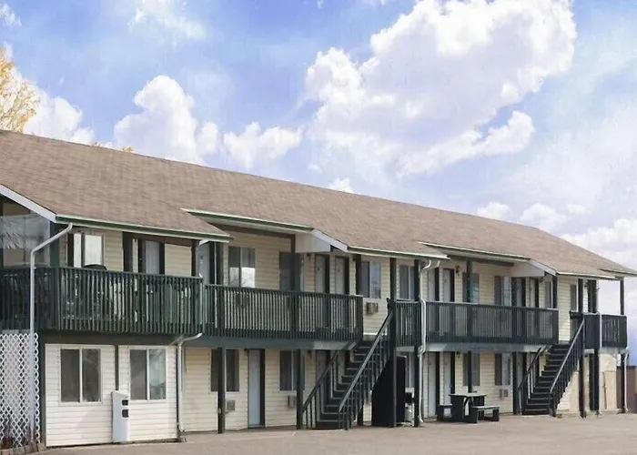 Almada Inn