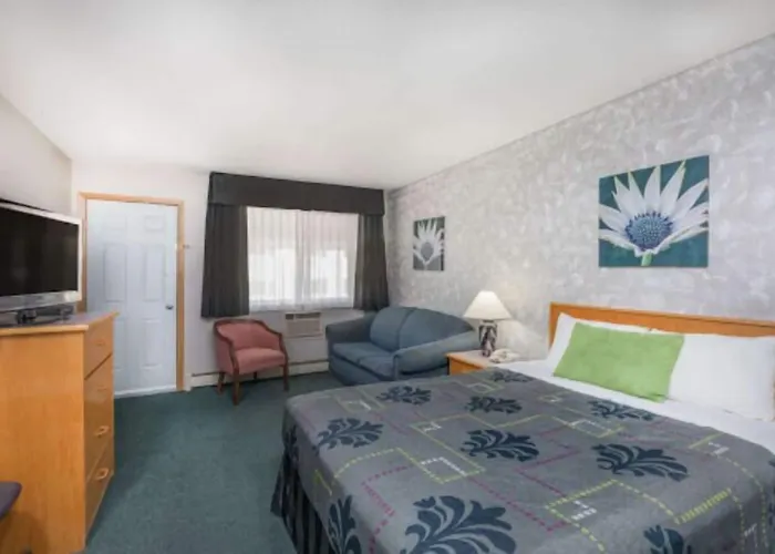Almada Inn