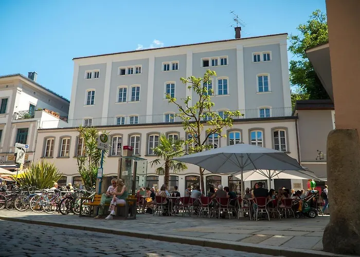 Art Hotel & Hostel