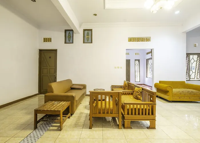Spot On 2395 Hotel Aden 2 Syariah