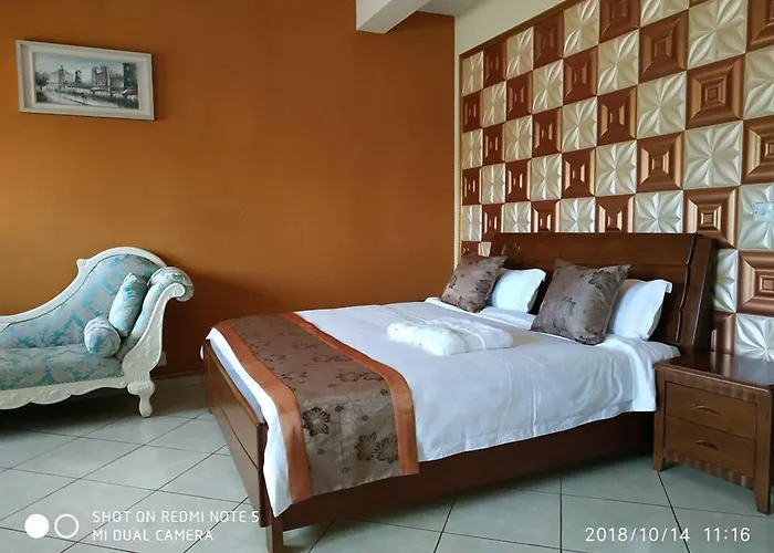 Hotel Golden House