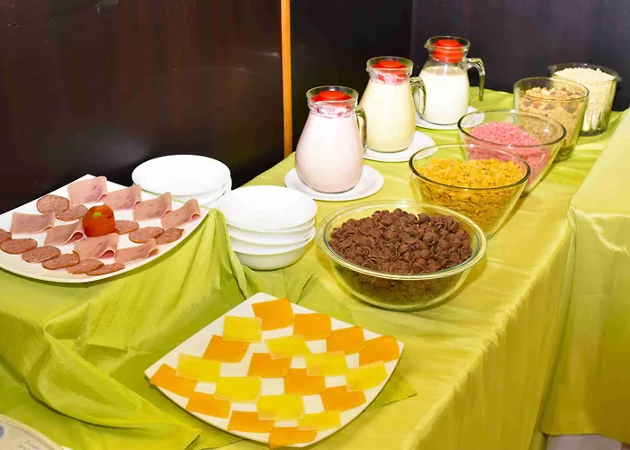 Hotel Montecarlo - Piscina & Desayuno Buffet Incluido