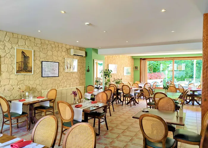 Les Ambassadeurs Logis Hotels et Restaurant