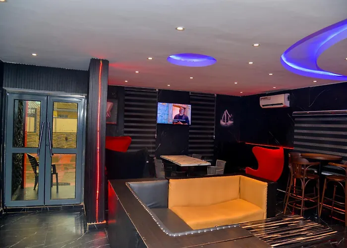 Triple Tee Luxury Hotel & Service Apartments Surulere
