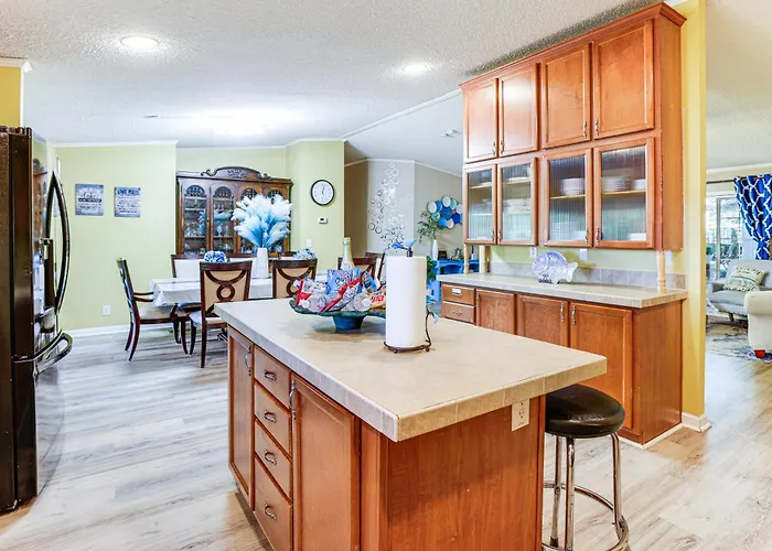 Lake Livingston Home W/ Dock & Deck!