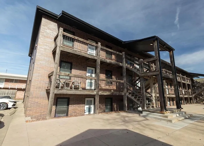 Steps From Aggieville - Fun Manhattan Stay