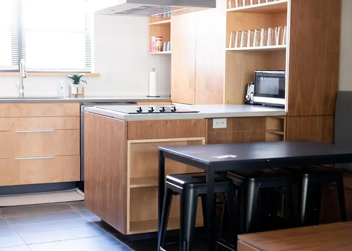 Walk To K-State - Cozy Manhattan Retreat