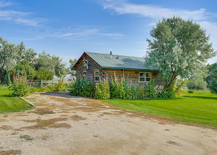 Montana Mountain Getaway: Deck & Amazing Views