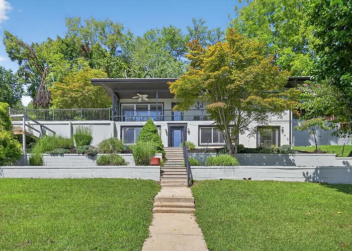 Lakefront Getaway With Private Dock & Scenic Views Home