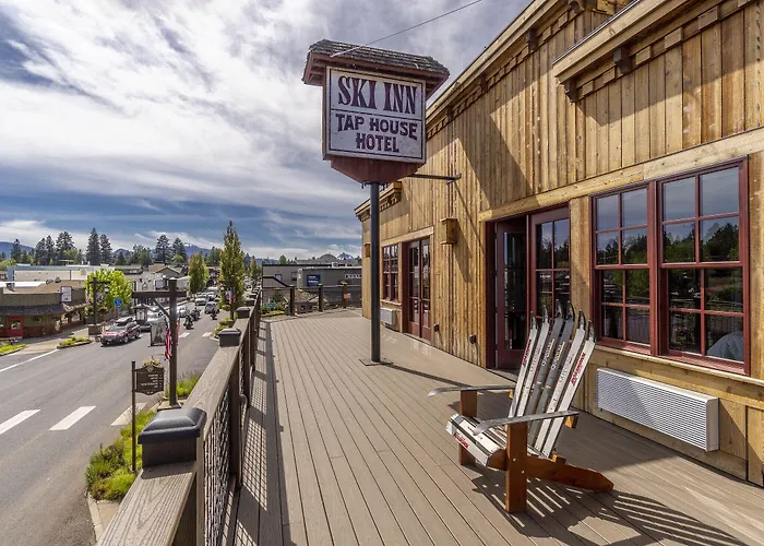 Ski Inn Taphouse Hotel
