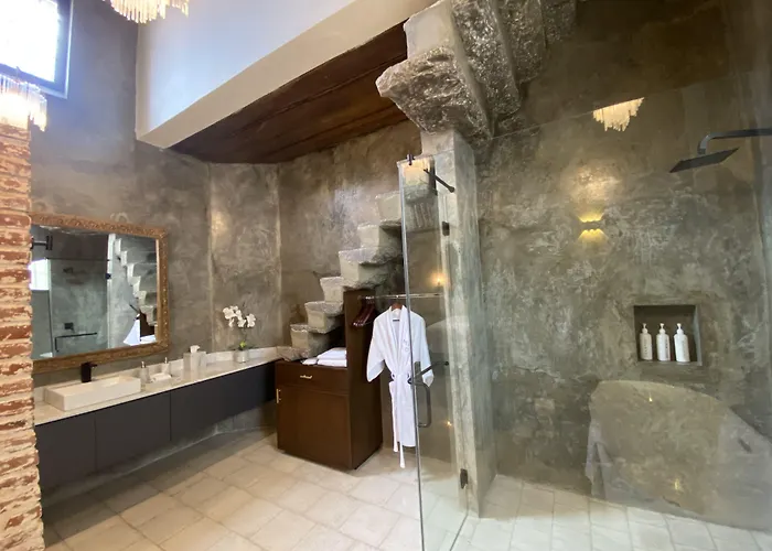 Milo Collection Hotel