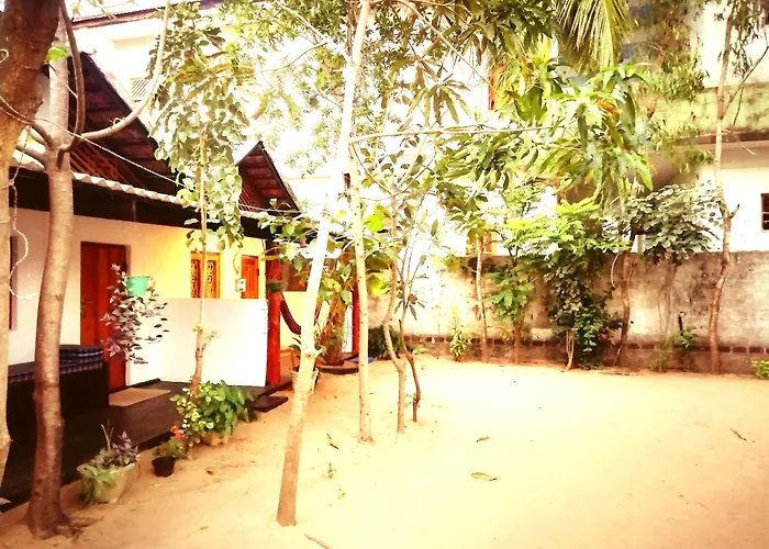 Bay Dreams Beach Hotel & Surf Camp
