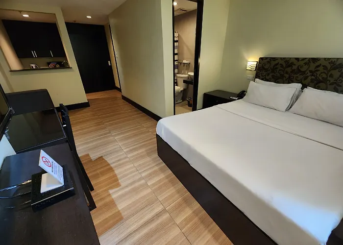 Green Glass Hotel