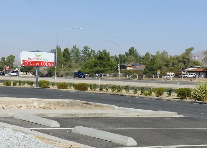 Apple Valley Hotel & Lodge