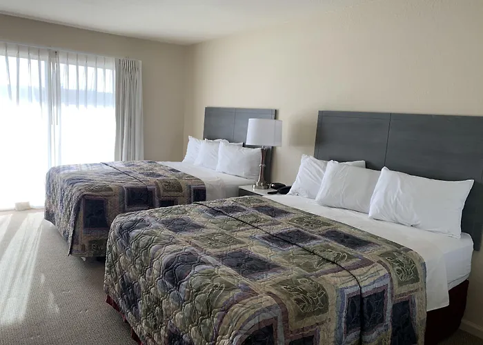 Apple Valley Hotel & Lodge