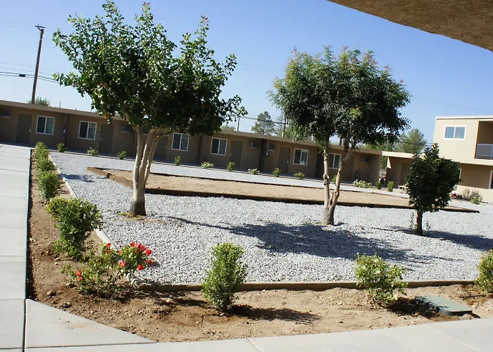 Apple Valley Hotel & Lodge
