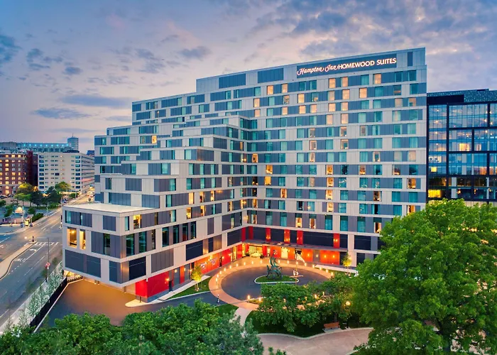 Hampton By Hilton At The Boston Seaport District
