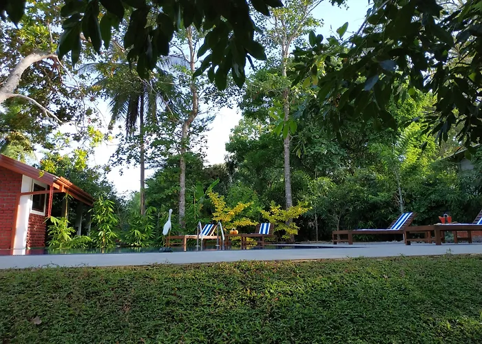 Sigiriya Cashew Palace Resort