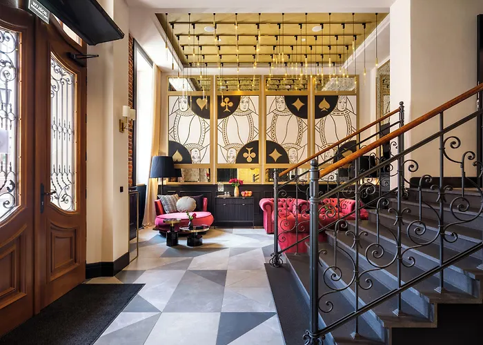 Hotel Golden Queen