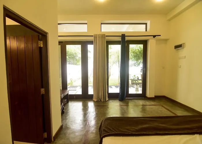 Hiru Lagoon Negombo