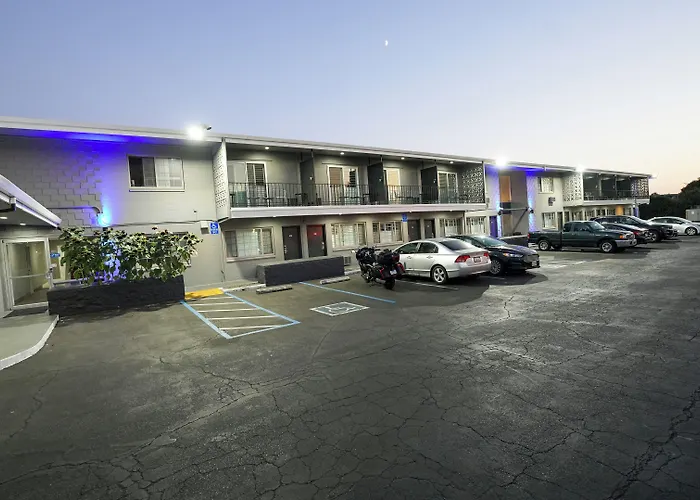 Seaside Inn & Suites
